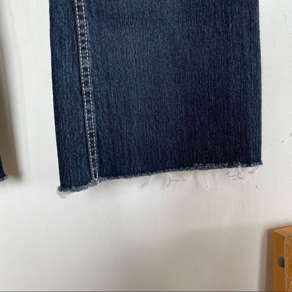 Jordache Jeans - 28” inseam - 32” waist- unfinished raw hem - 9” rise - Picture 5 of 12